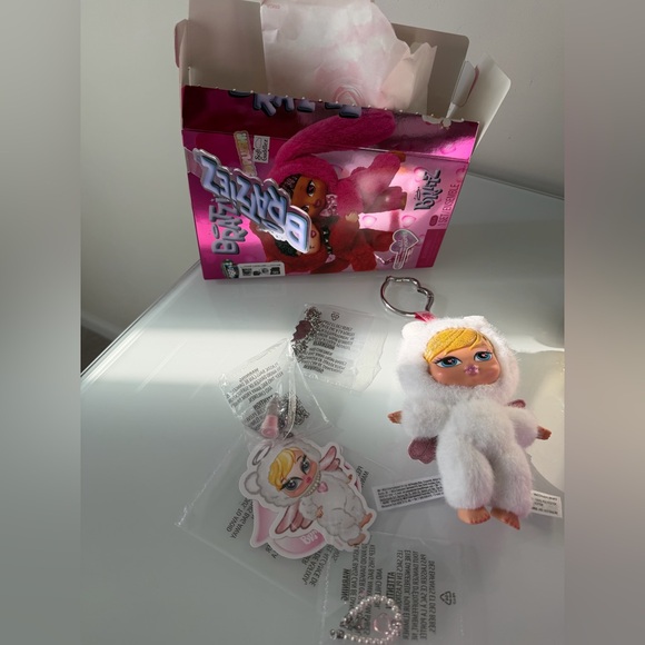 Bratz Accessories - Bratz sweetheart Bratziez Cloe angel white bunny Plush Keychain Doll